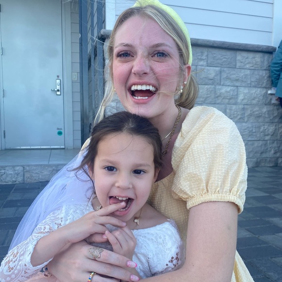 Meet your Posher, Adelaide - Picture 1 of 1